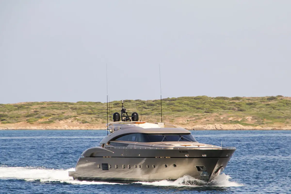 AB Yachts 116, cubierta principal — Yacht Charter Marbella, Marbella. Deportividad de 36 metros para la costa de Marbella