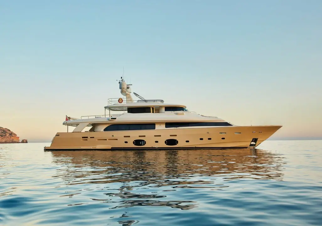 AB Yachts 116, flybridge — Yacht Charter Marbella, Marbella. Deportividad de 36 metros para la costa de Marbella