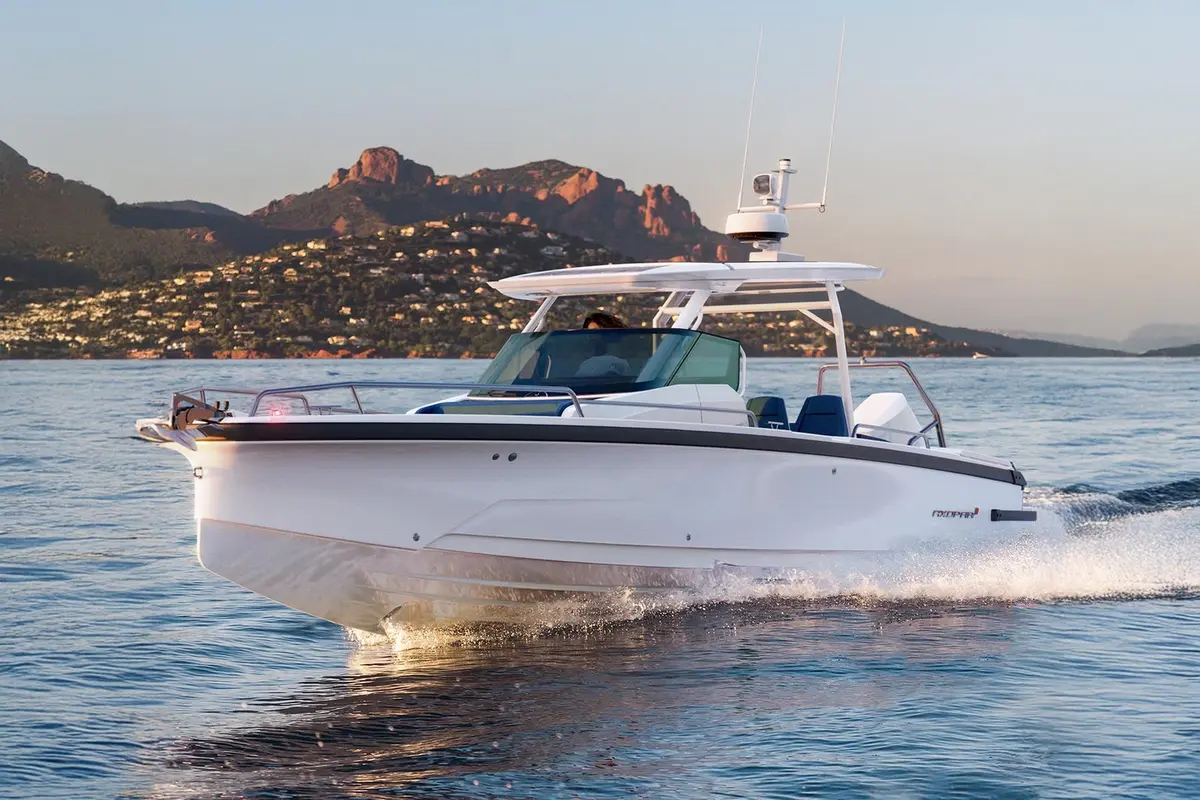 Axopar 28 — Yacht Charter Marbella, Marbella. Salidas ágiles desde Puerto Banús para grupos reducidos