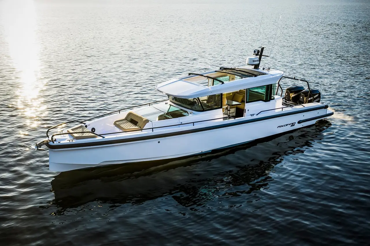 Axopar 37, salón — Yacht Charter Marbella, Marbella. Salidas rápidas de día por la costa de Estepona