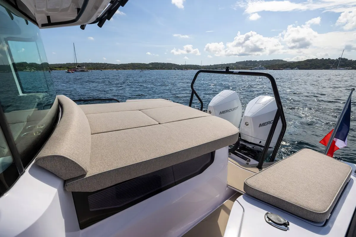 Axopar 37, flybridge — Yacht Charter Marbella, Marbella. Salidas rápidas de día por la costa de Estepona