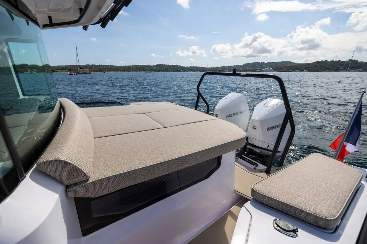 Axopar 37, flybridge — Yacht Charter Marbella, Marbella. Salidas rápidas de día por la costa de Estepona
