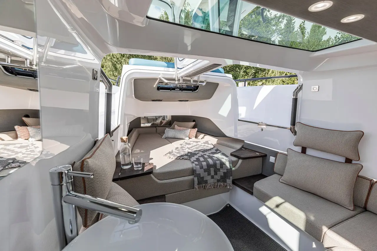 Axopar 37, exterior — Yacht Charter Marbella, Marbella. Salidas rápidas de día por la costa de Estepona