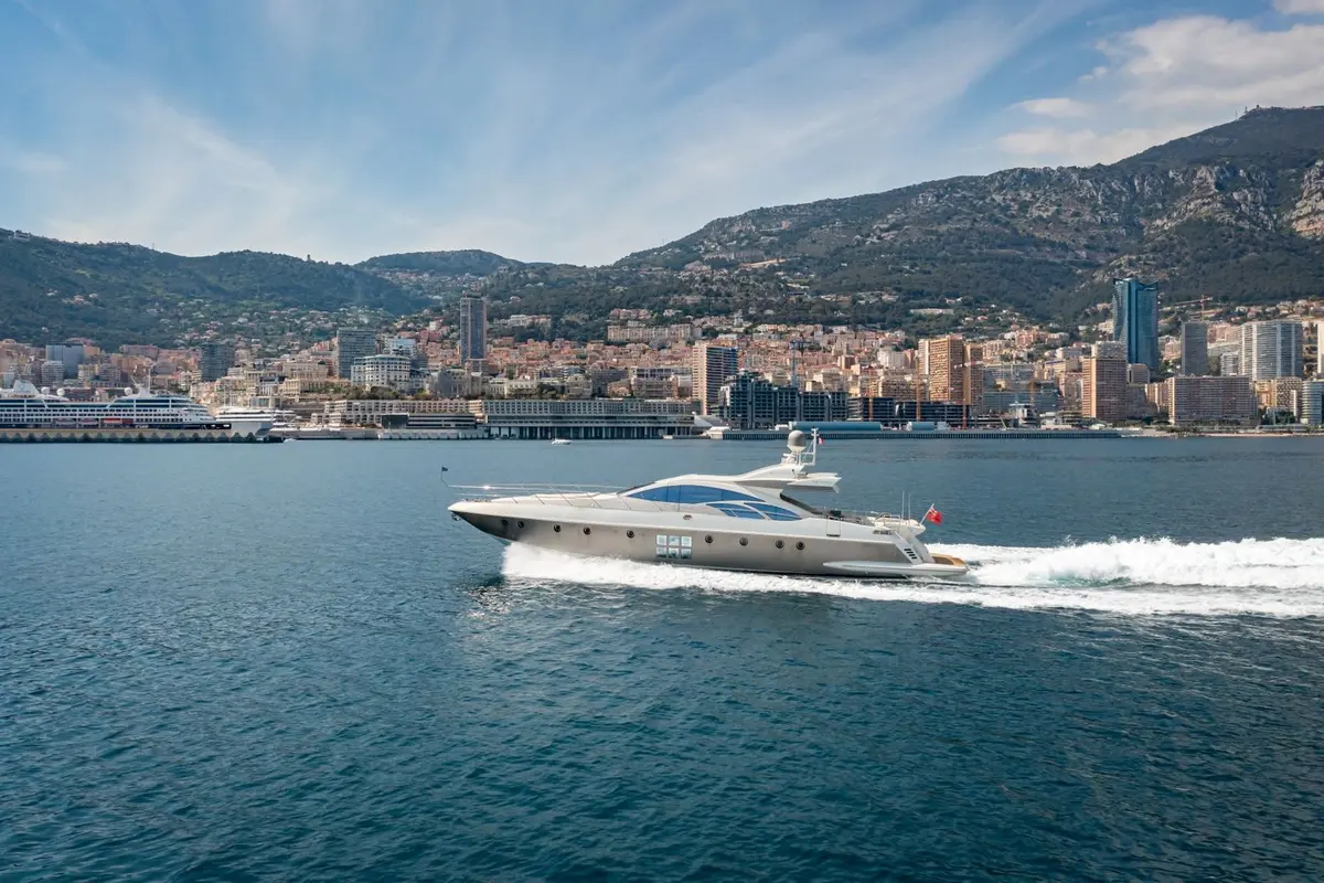 Azimut 86, exterior — Yacht Charter Marbella, Marbella. Comedor al aire libre camino a Estepona