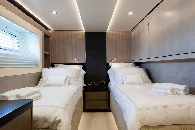 Cerri 102’ Flying Sport, cubierta de popa — Yacht Charter Marbella, Marbella. Líneas deportivas de 31 metros rumbo a Estepona