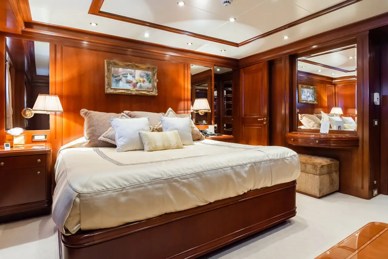 Apogee, cubierta de popa — Yacht Charter Marbella, Marbella. Siete camarotes para navegar varios días sin prisa