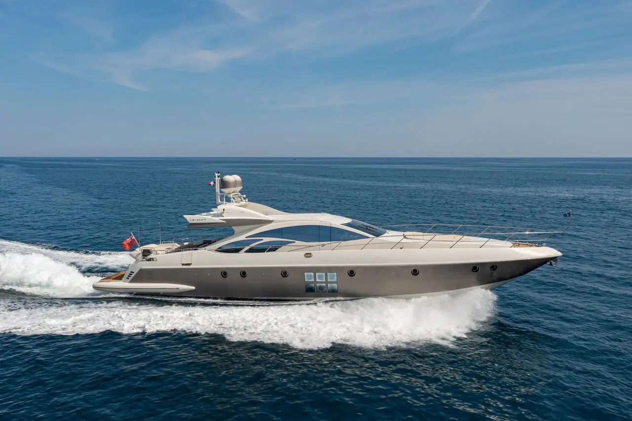 Cranchi A46, salón — Yacht Charter Marbella, Marbella. Velocidad y cubierta abierta rumbo a Estepona