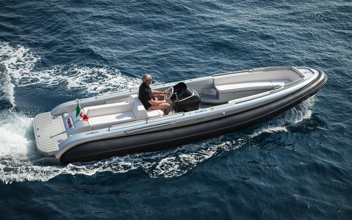 Dariel 7.5m — Yacht Charter Marbella, Marbella. Salidas cortas y ágiles frente a la costa de Marbella
