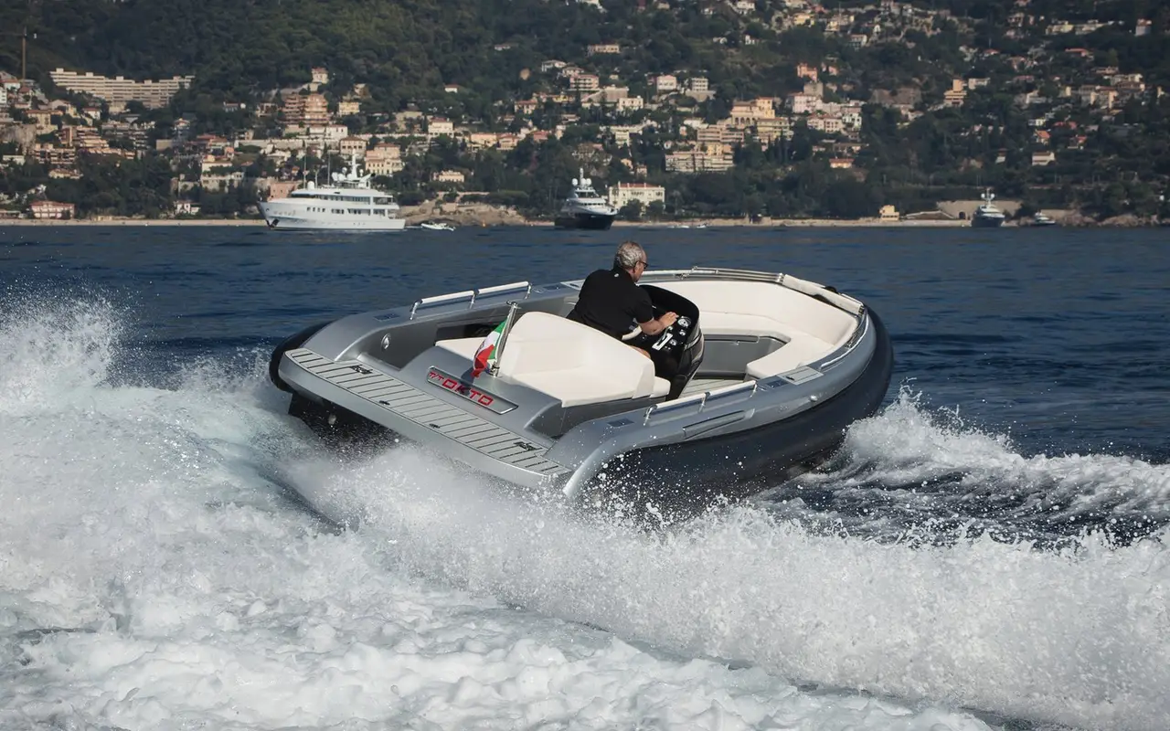 Dariel 7.5m, exterior — Yacht Charter Marbella, Marbella. Salidas cortas y ágiles frente a la costa de Marbella