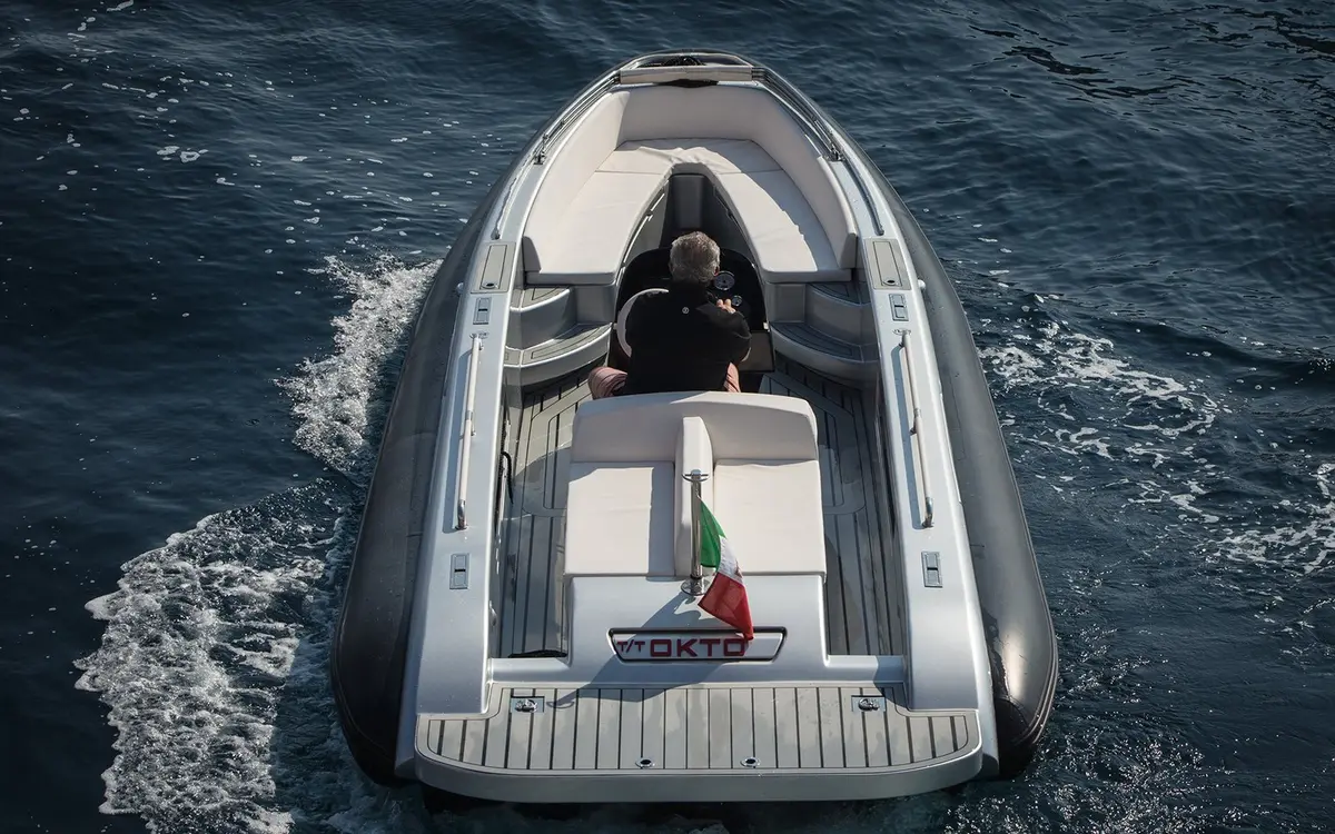 Dariel 7.5m, salón — Yacht Charter Marbella, Marbella. Salidas cortas y ágiles frente a la costa de Marbella