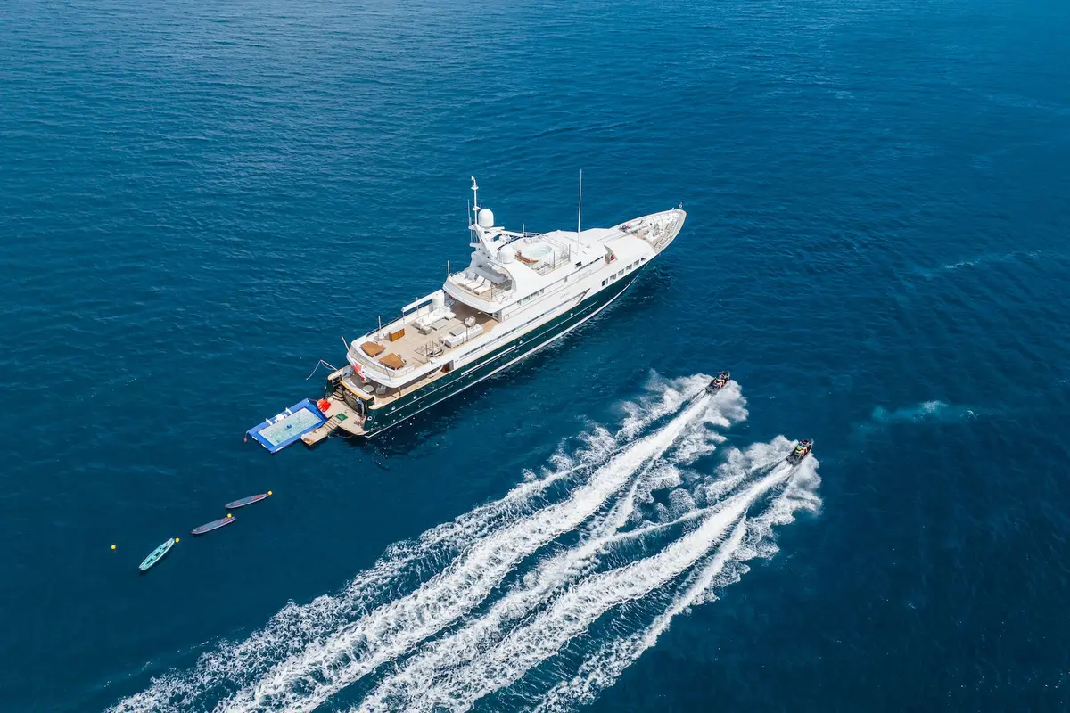 Emerald, exterior — Yacht Charter Marbella, Marbella. Cincuenta metros de calma para navegar la costa