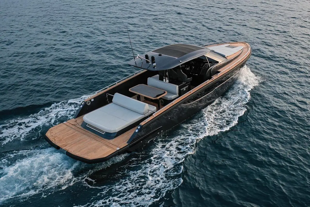 Forza 37 — Yacht Charter Marbella, Marbella. Un día de velocidad y baño frente a Marbella