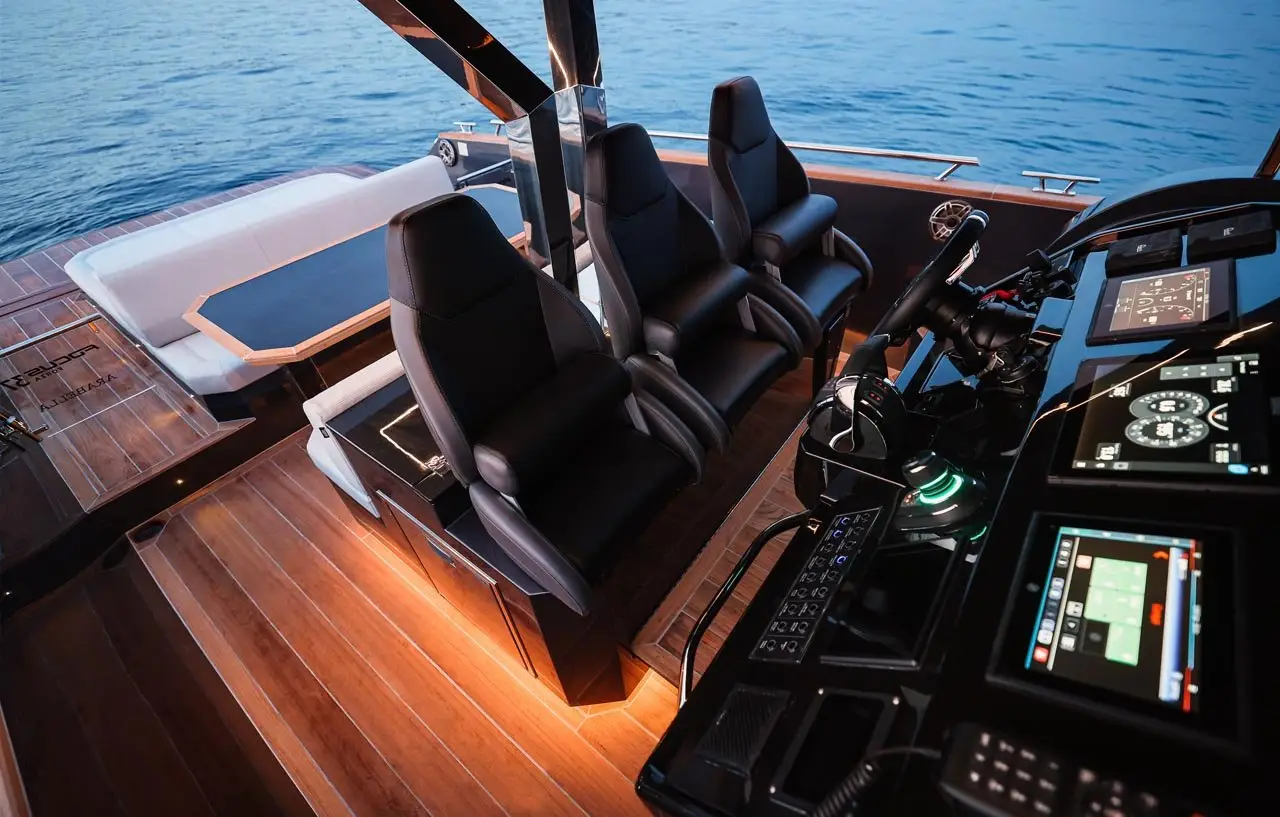 Forza 37, salón — Yacht Charter Marbella, Marbella. Un día de velocidad y baño frente a Marbella