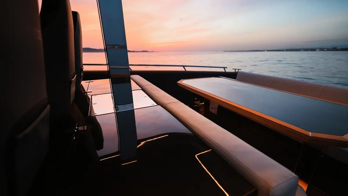Forza 37, flybridge — Yacht Charter Marbella, Marbella. Un día de velocidad y baño frente a Marbella