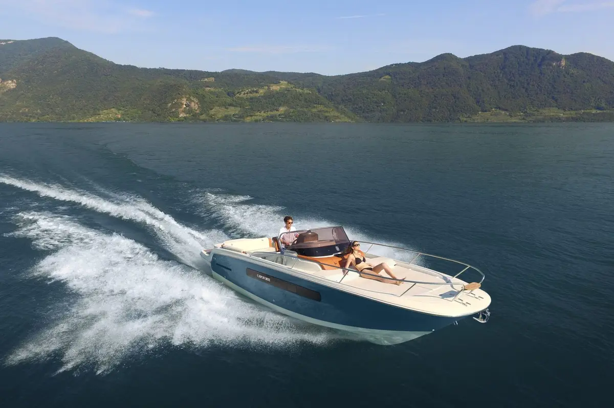 Invictus 280 — Yacht Charter Marbella, Marbella. Salidas rápidas de día para grupos de amigos