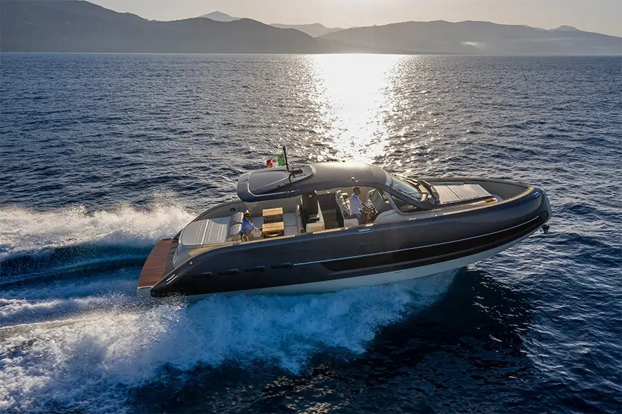 Invictus 460, exterior — Yacht Charter Marbella, Marbella. Tardes rápidas en la costa de Marbella