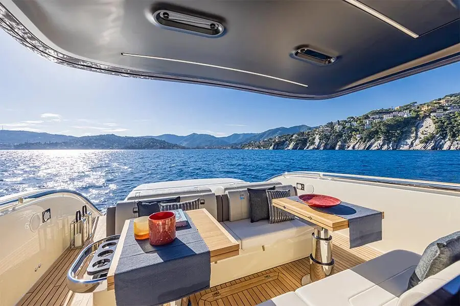Invictus 460, flybridge — Yacht Charter Marbella, Marbella. Tardes rápidas en la costa de Marbella