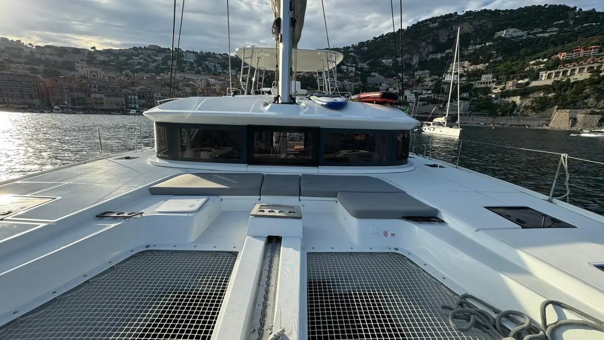Lagoon 5.1, exterior — Yacht Charter Marbella, Marbella. Catamarán estable para grupos frente a Estepona