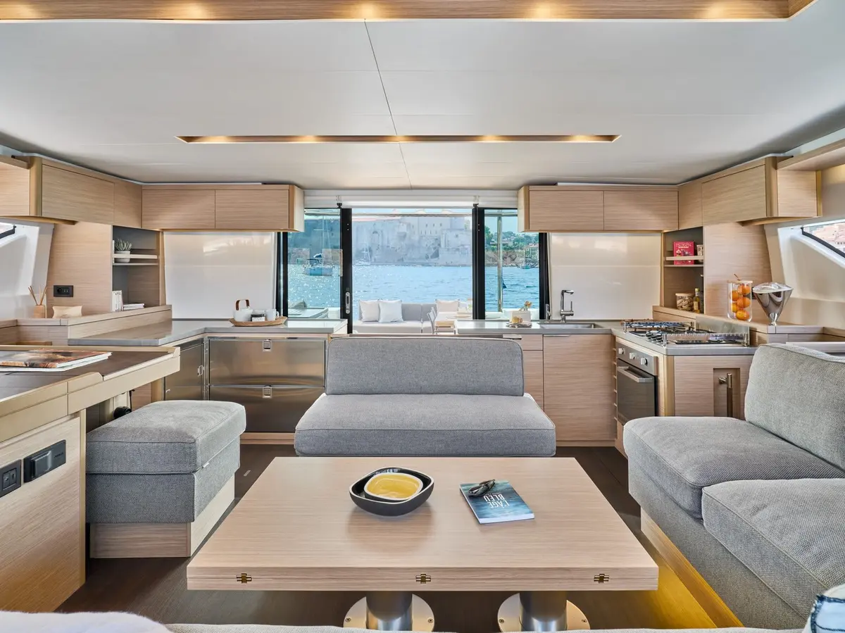 Lagoon 5.1, exterior — Yacht Charter Marbella, Marbella. Catamarán estable para grupos frente a Estepona