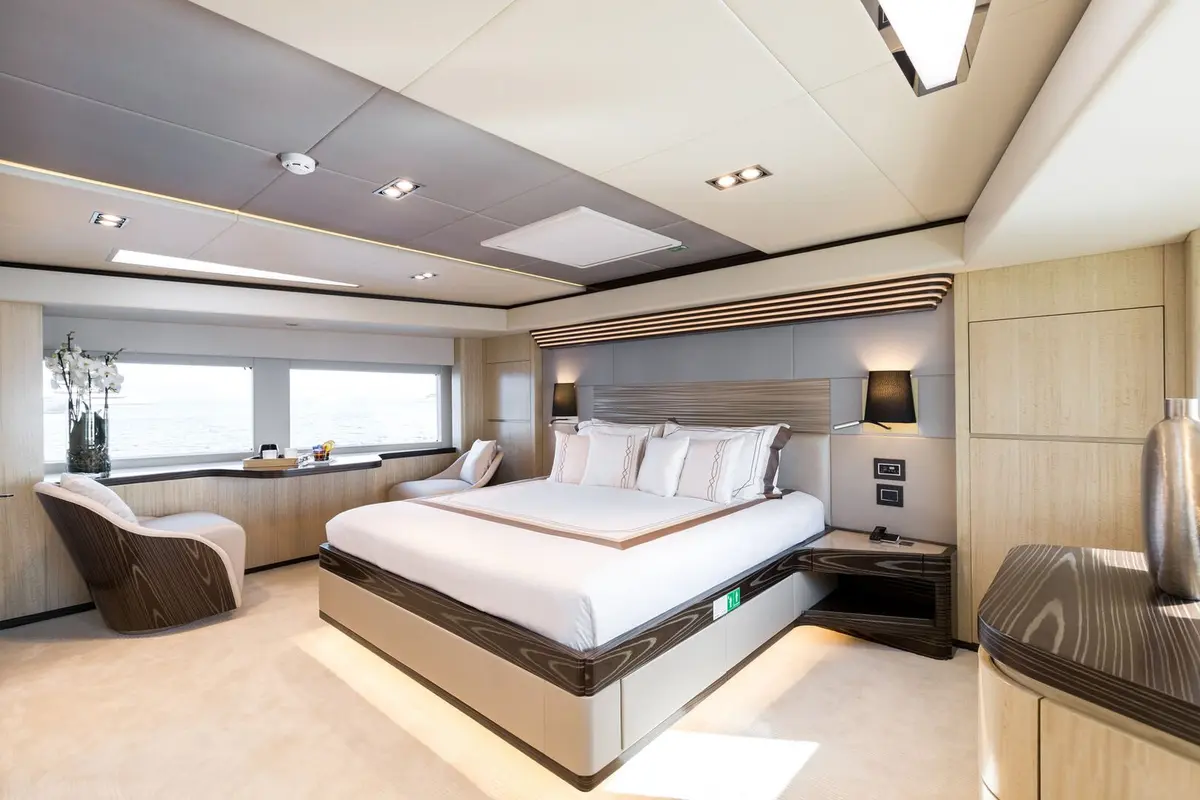 Majesty 100, cubierta de popa — Yacht Charter Marbella, Marbella. Cinco camarotes y toda la costa por descubrir