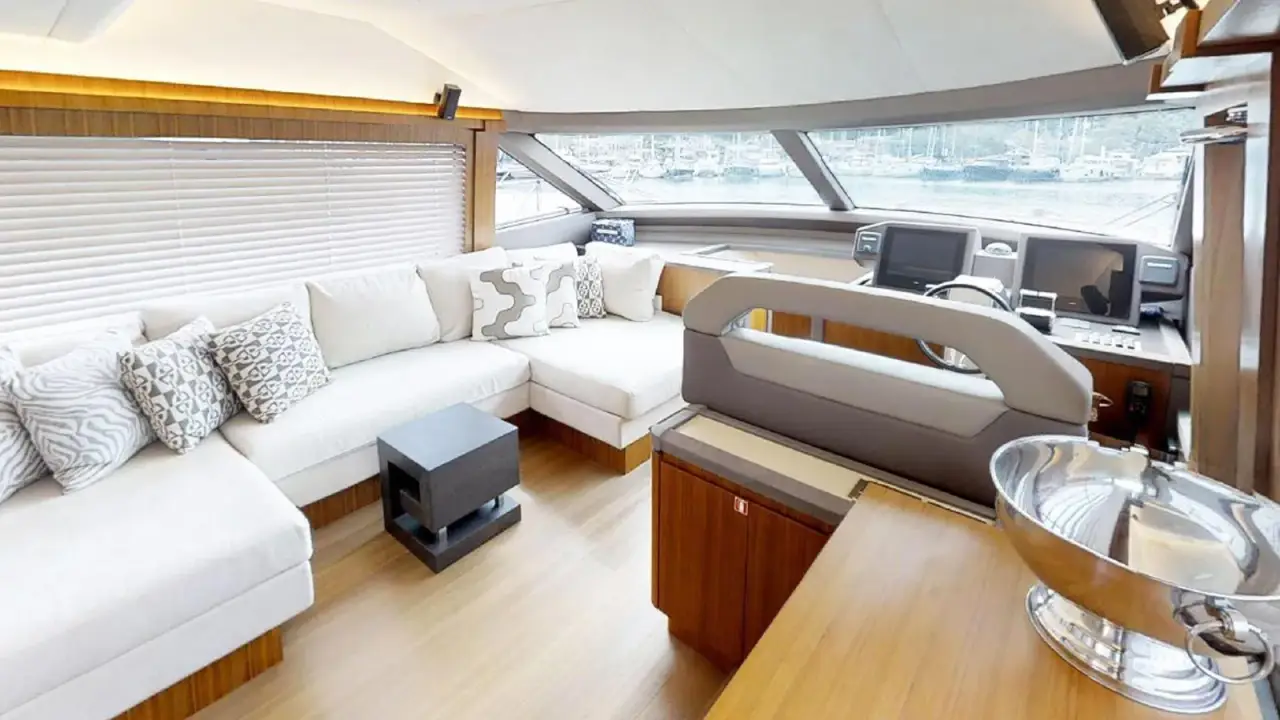 MCY66, exterior — Yacht Charter Marbella, Marbella. Veinte metros de calma para la costa de Estepona