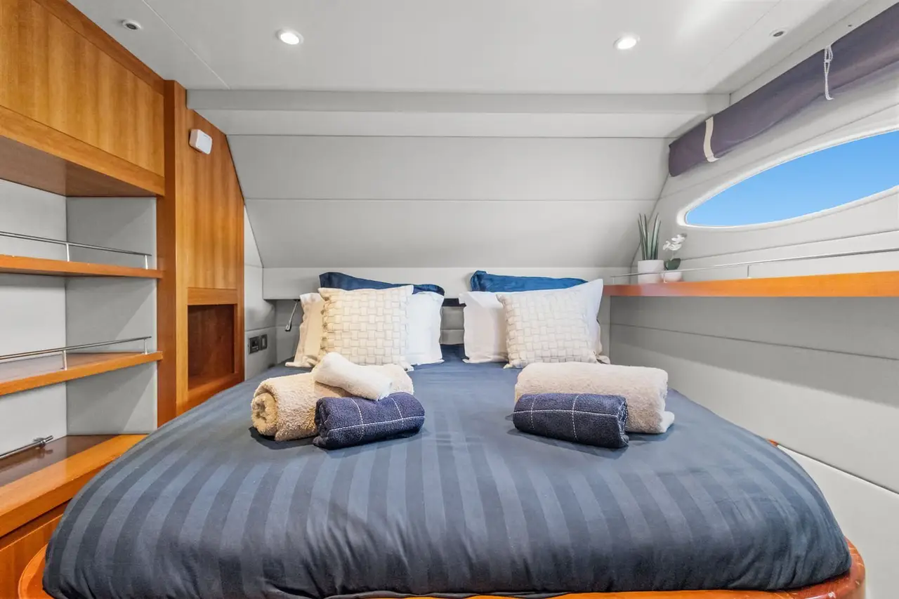 Moby-Dick, exterior — Yacht Charter Marbella, Marbella. Diez camarotes, cubierta ancha, ritmo de crucero tranquilo