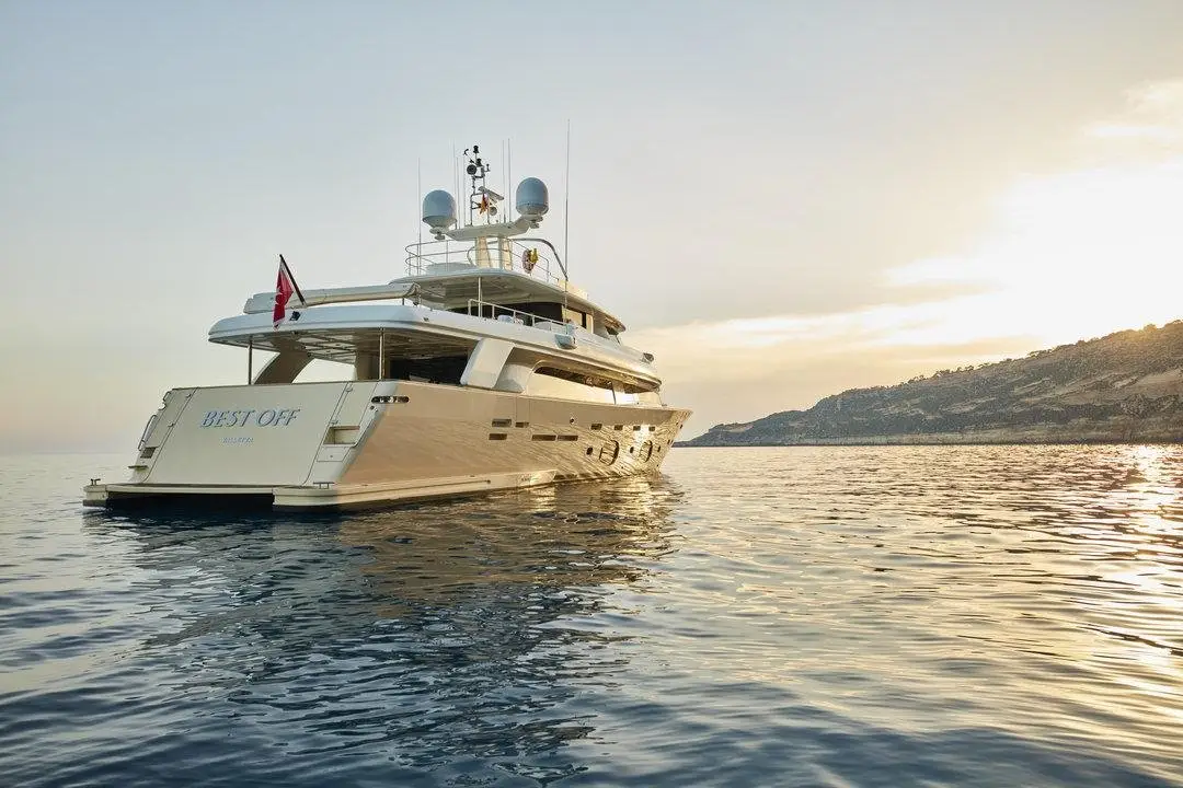 Navetta 33, exterior — Yacht Charter Marbella, Marbella. Casco de desplazamiento para travesías tranquilas de varios días