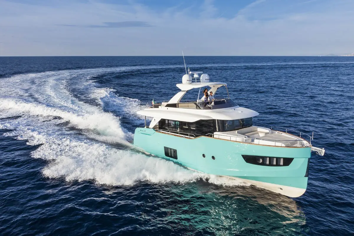 Navetta 58, exterior — Yacht Charter Marbella, Marbella. Casco de línea baja para jornadas tranquilas en Estepona