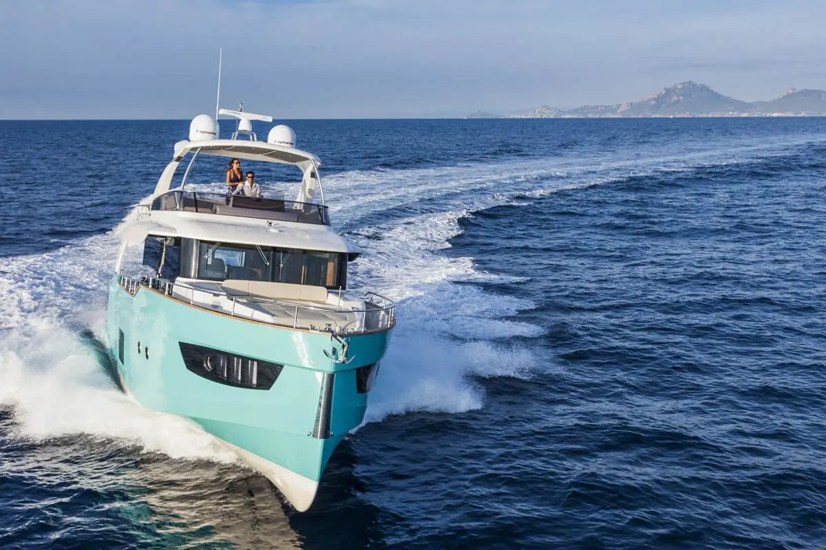 Navetta 58, cubierta principal — Yacht Charter Marbella, Marbella. Casco de línea baja para jornadas tranquilas en Estepona