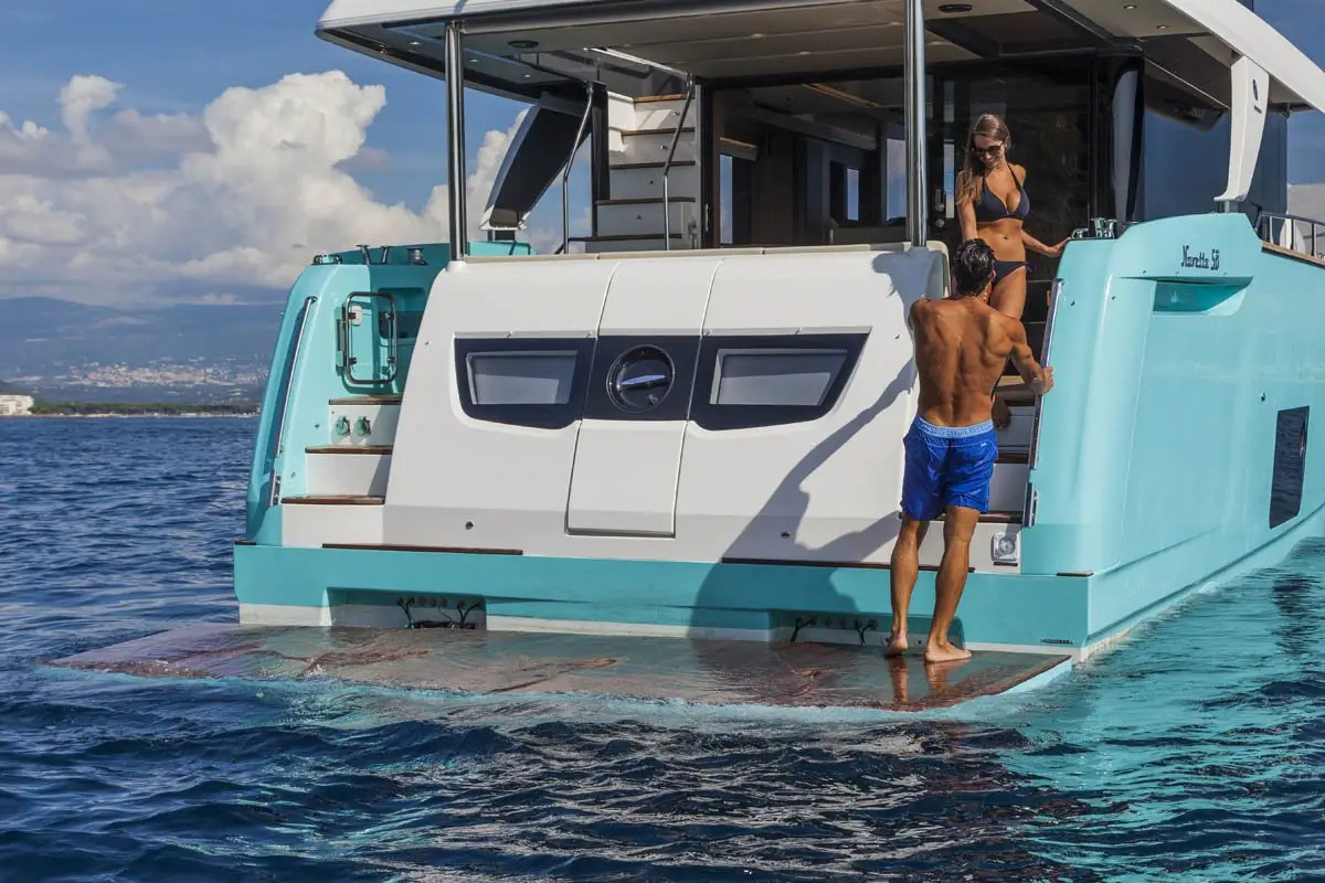 Navetta 58, salón — Yacht Charter Marbella, Marbella. Casco de línea baja para jornadas tranquilas en Estepona