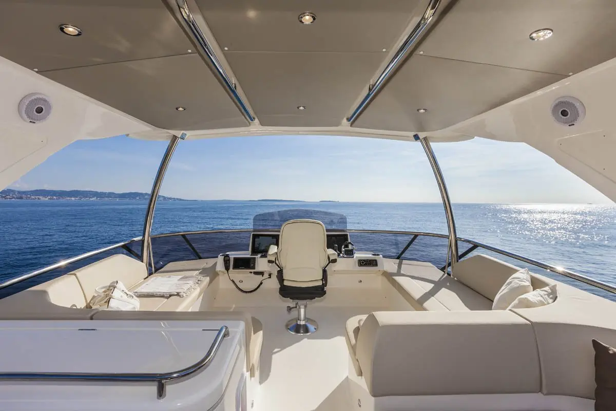 Navetta 58, exterior — Yacht Charter Marbella, Marbella. Casco de línea baja para jornadas tranquilas en Estepona
