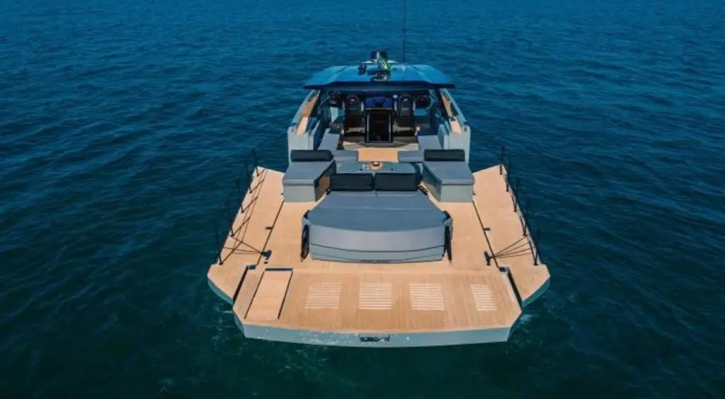 Okean 55, cubierta principal — Yacht Charter Marbella, Marbella. Un día completo entre Puerto Banús y Estepona