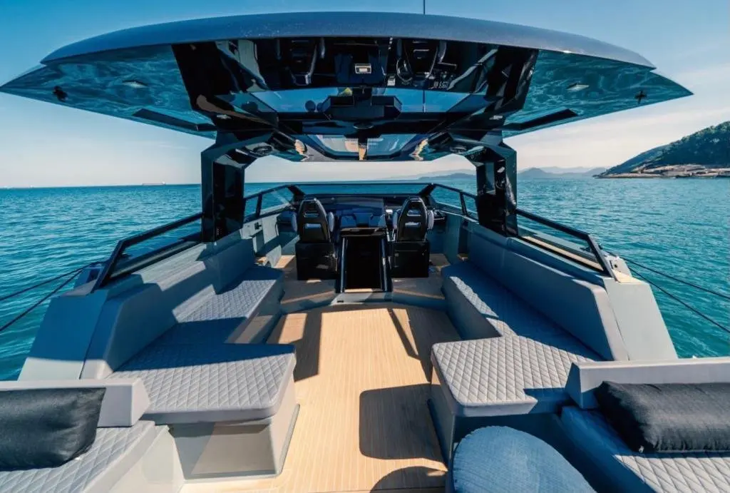 Okean 55, cubierta de popa — Yacht Charter Marbella, Marbella. Un día completo entre Puerto Banús y Estepona