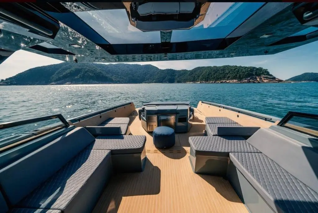 Okean 55, camarote principal — Yacht Charter Marbella, Marbella. Un día completo entre Puerto Banús y Estepona