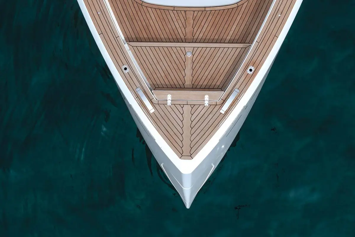 Pardo 43, exterior — Yacht Charter Marbella, Marbella. Casco walkaround y treinta y nueve nudos hacia Estepona