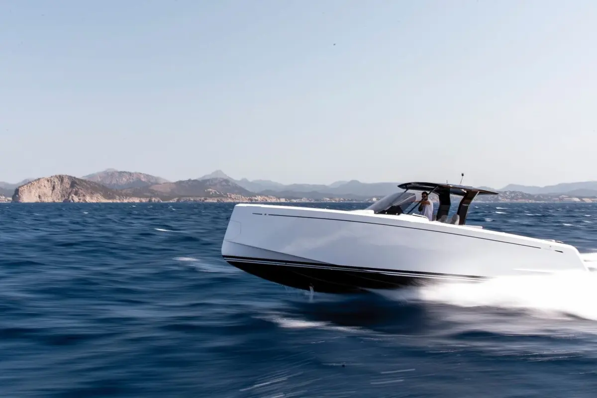 Pardo 38 — Yacht Charter Marbella, Marbella. Salidas cortas y ágiles por la costa de Marbella