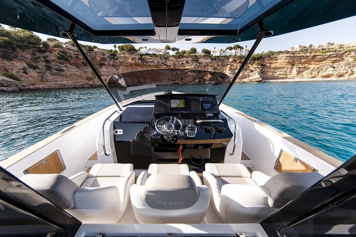 Pardo 38, exterior — Yacht Charter Marbella, Marbella. Salidas cortas y ágiles por la costa de Marbella