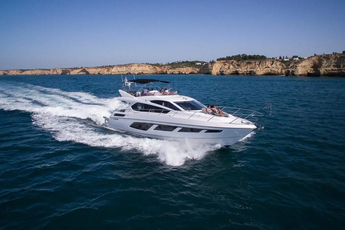 Pardo 38, salón — Yacht Charter Marbella, Marbella. Salidas cortas y ágiles por la costa de Marbella