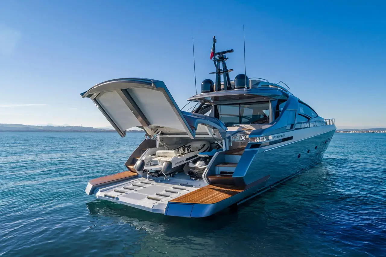 Pershing 8X, exterior — Yacht Charter Marbella, Marbella. Velocidad y estilo deportivo para la costa de Marbella