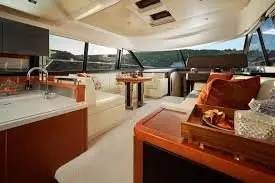 Prestige 550 FLY, camarote principal — Yacht Charter Marbella, Marbella. Cubiertas abiertas para familias entre Marbella y Estepona