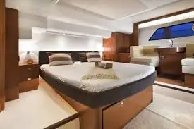 Prestige 550 FLY, flybridge — Yacht Charter Marbella, Marbella. Cubiertas abiertas para familias entre Marbella y Estepona