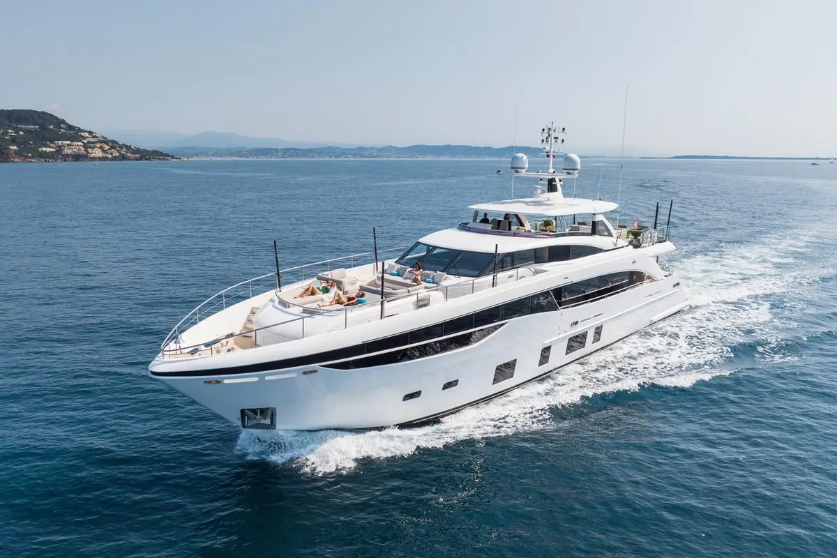 Princess 35M, salón — Yacht Charter Marbella, Marbella. Casco de 35 metros para cruceros de varios días