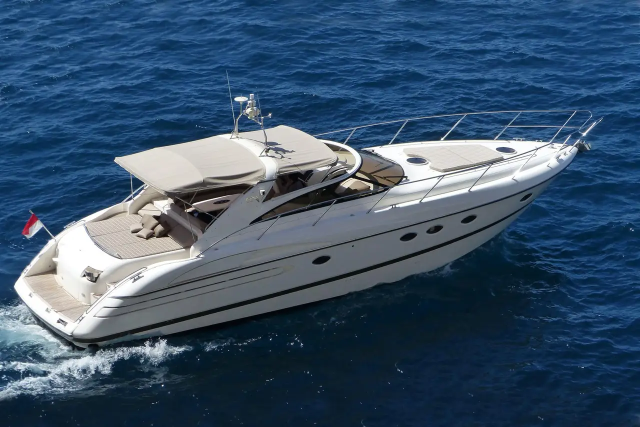 Princess 50, cubierta de popa — Yacht Charter Marbella, Marbella. Ágil y espaciosa para un día en el mar