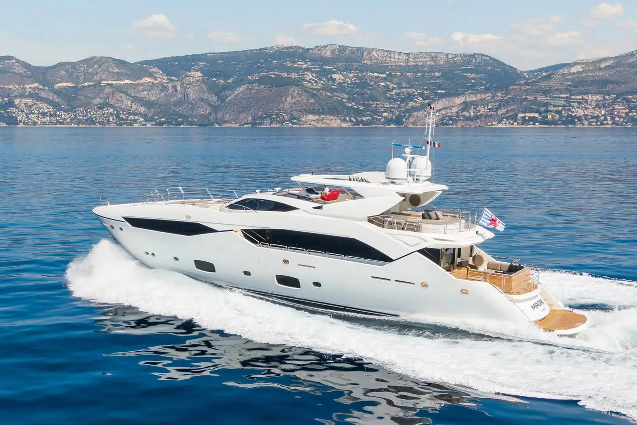 Princess 50, camarote principal — Yacht Charter Marbella, Marbella. Ágil y espaciosa para un día en el mar