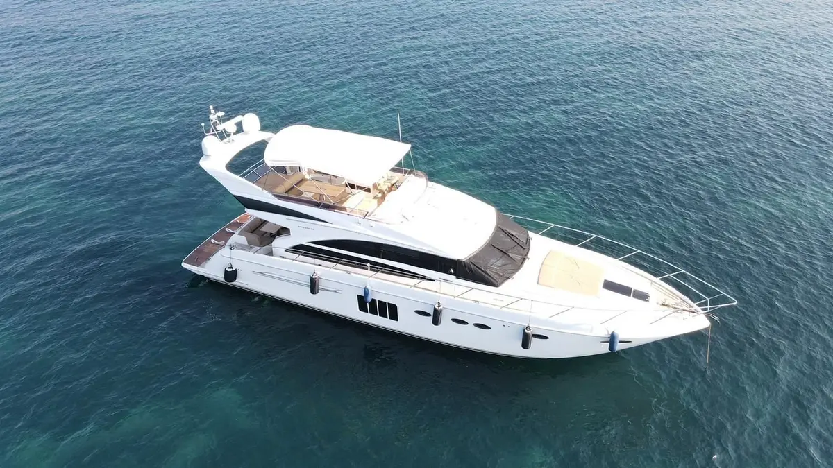 Princess 64 Fly, cubierta de popa — Yacht Charter Marbella, Marbella. Velocidad y cubierta abierta para la costa de Marbella