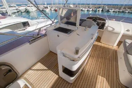 Princess 64 Fly, salón — Yacht Charter Marbella, Marbella. Velocidad y cubierta abierta para la costa de Marbella