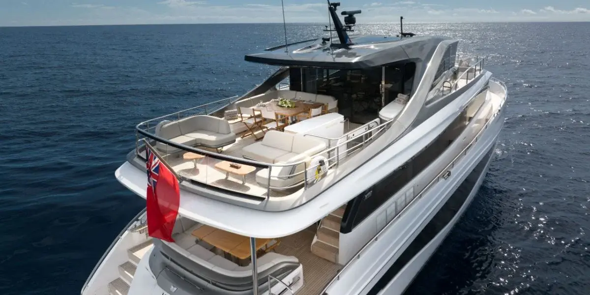 Princess Y80, exterior — Yacht Charter Marbella, Marbella. Doce invitados, cinco camarotes, rutas de varios días