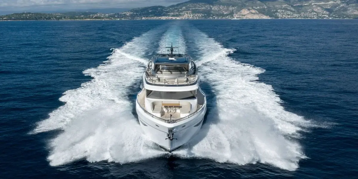 Princess Y80, cubierta principal — Yacht Charter Marbella, Marbella. Doce invitados, cinco camarotes, rutas de varios días
