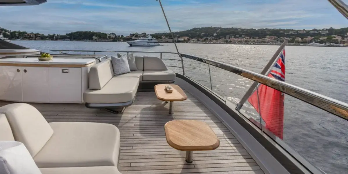 Princess Y80, salón — Yacht Charter Marbella, Marbella. Doce invitados, cinco camarotes, rutas de varios días