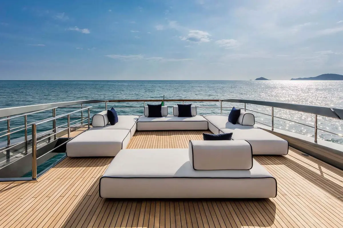 Riva 110, salón — Yacht Charter Marbella, Marbella. Cinco camarotes rumbo a las playas de Estepona